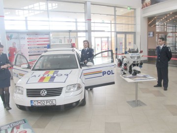 Maşini ale Poliţiei, expuse la mall